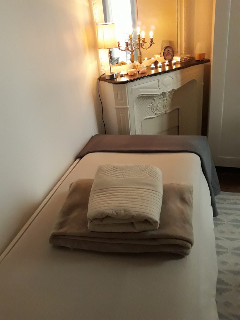 Cabinet et table de soins Reiki